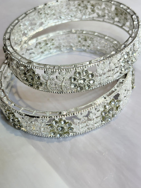 Silver Flower Design Kadabanglesβ¨π pack of 2